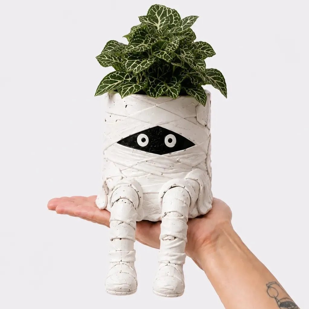 💯 49% OFF – 🎃 Halloween Hanging Leg Planter | Hand-Painted Resin Character Pot for Succulents, Shelves, Desks, Porches & Spooky Seasonal Displays 🪴